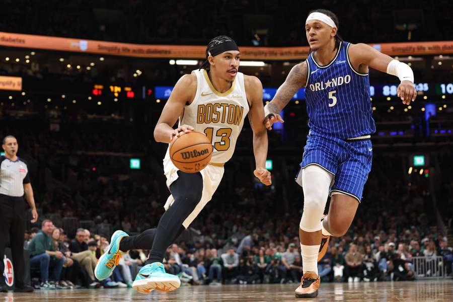 Jett Howard (Boston Celtics) im Laufduell mit Paolo Banchero (Orlando Magic) Jett Howard (Boston Celtics) im Laufduell mit Paolo Banchero (Orlando Magic)