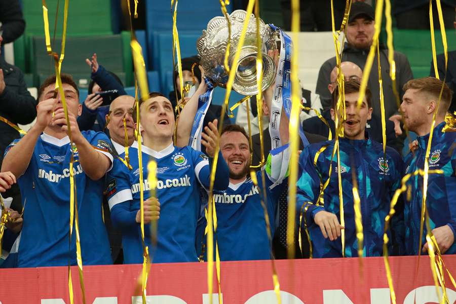 Linfield lift the League Cup for a record 11th time