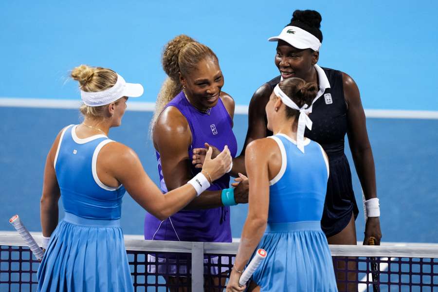 Les sœurs Williams face à Kostyuk et Stearns. Les sœurs Williams face à Kostyuk et Stearns.