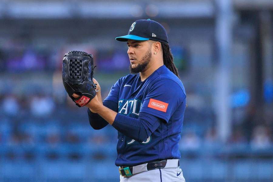 Mariners trade starting pitcher Luis Castillo Mariners trade starting pitcher Luis Castillo