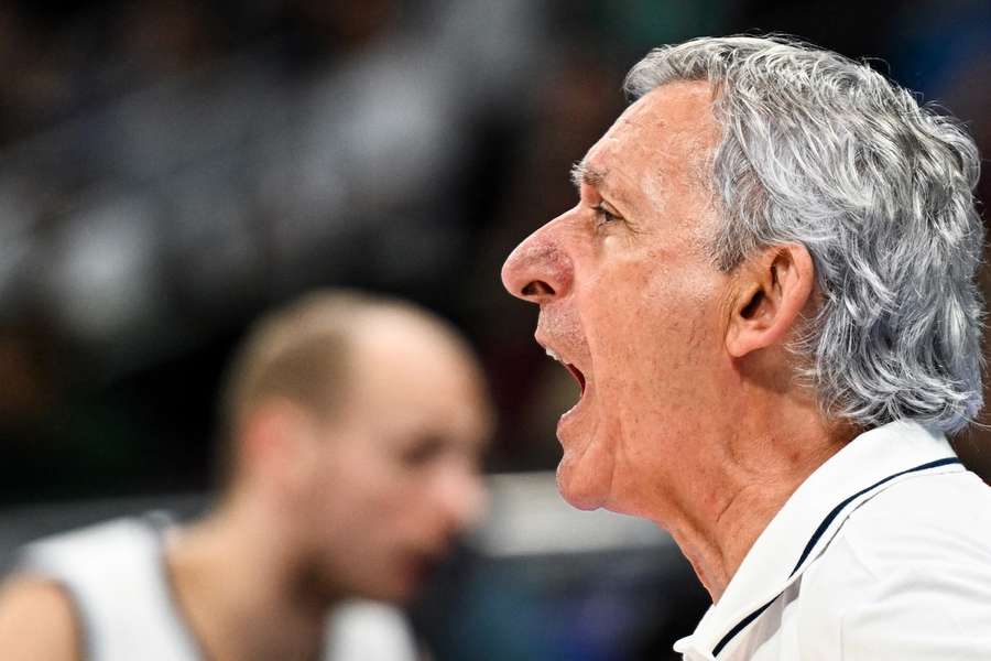 Svetislav Pesic hat sich als möglicher Nachfolger von Basketball-Bundestrainer Gordon Herbert ins Spiel gebracht.