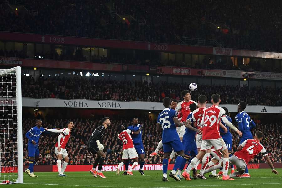 Chelsea e Arsenal brigam na parte de cima da tabela