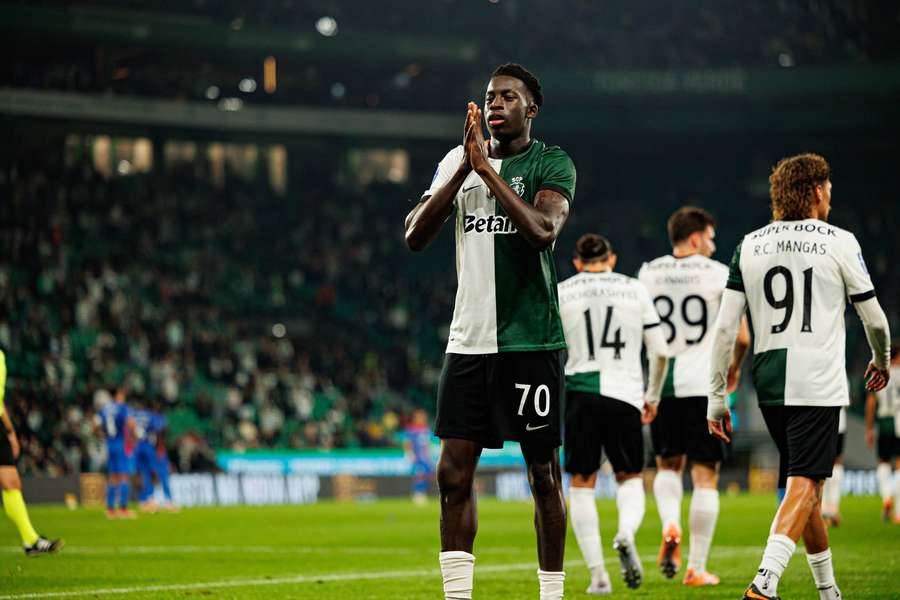 Salvador Blopa estreou-se pelo Sporting com um bis diante do Alverca Salvador Blopa estreou-se pelo Sporting com um bis diante do Alverca