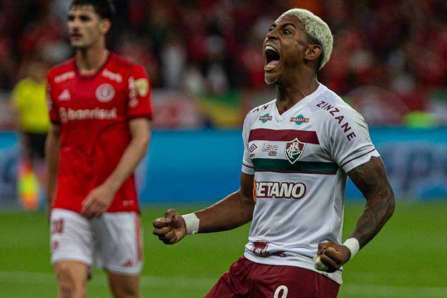 John Kennedy celebra gol que empatou o jogo com o Colorado