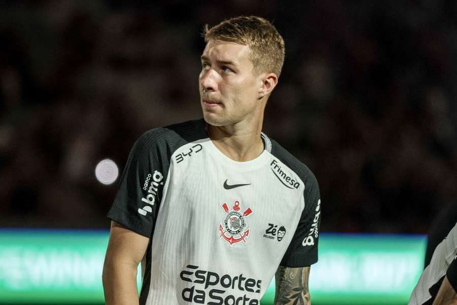 FIFA puniu Corinthians por dívida na compra de Charles FIFA puniu Corinthians por dívida na compra de Charles