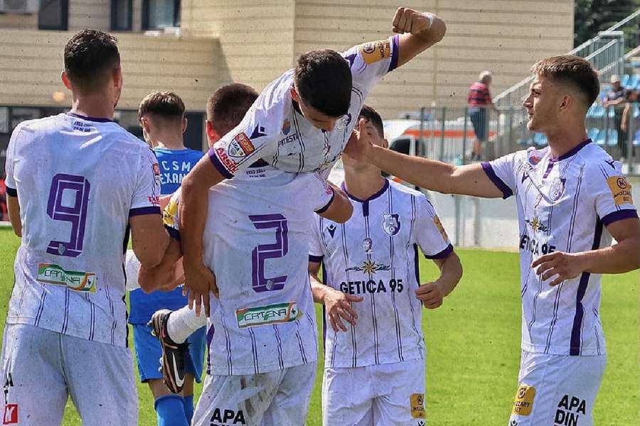 FC Argeș sărbătorește marcarea unui gol
