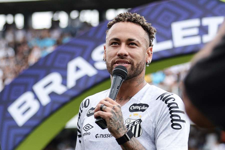 Neymar věří, že MS stihne, na své straně má fanoušky.