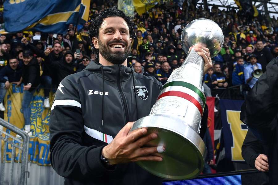 Fabio Grosso w maju ubiegłego roku po zdobyciu tytułu Serie B.