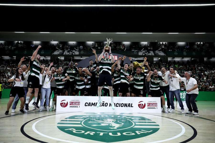Sporting é bicampeão nacional de andebol