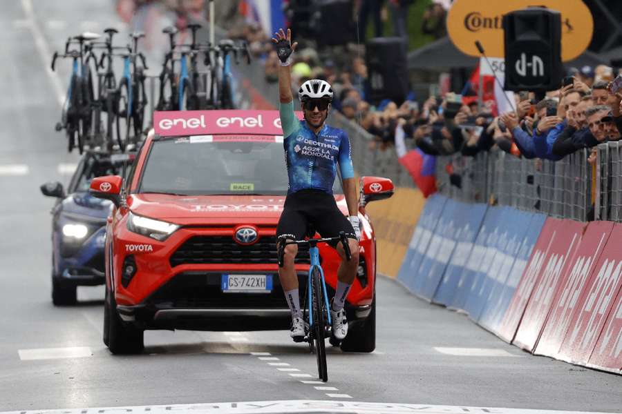 Andrea Vendrame celebrates winning stage 19