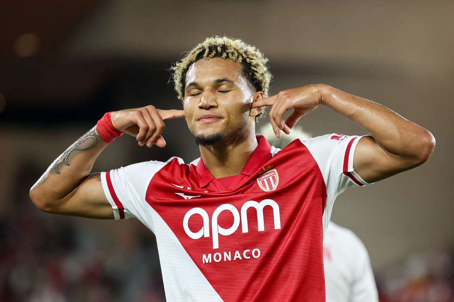 Paris Brunner célèbre son premier but avec l'AS Monaco lors du match de Ligue 1 face à l'Olympique de Marseille, le 30 août 2026 au stade Louis-II.