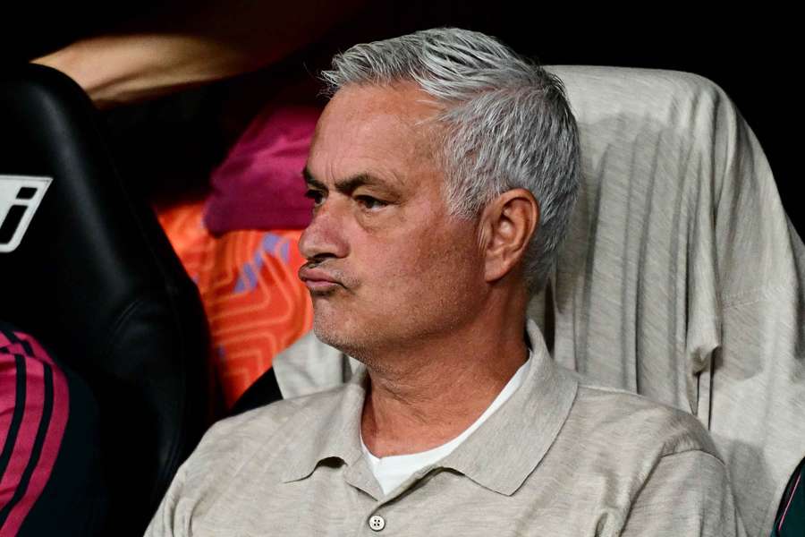 Mourinho, no banco do Bernabéu como anfitrião Mourinho, no banco do Bernabéu como anfitrião
