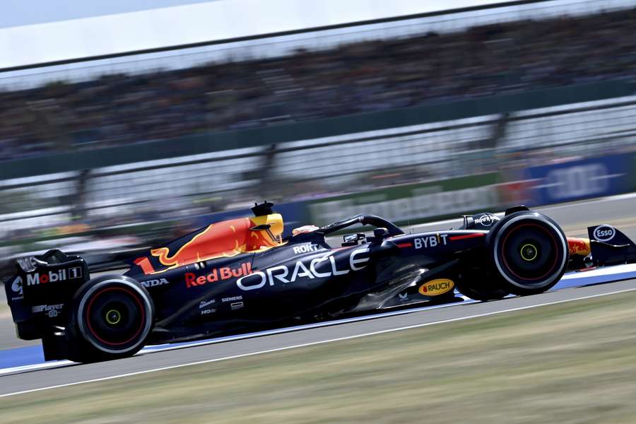 Max Verstappen snelste in eerste vrije training op Silverstone