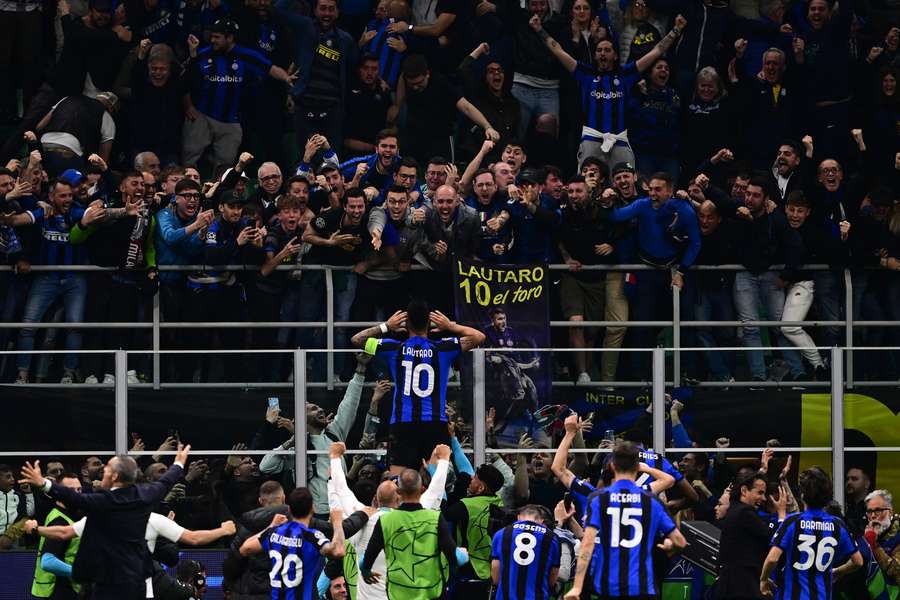 Lautaro Martínez y sus compañeros celebran el gol de la victoria ante el Milan