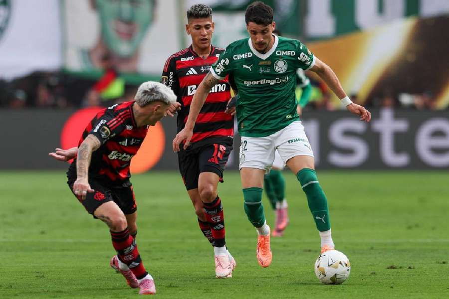 Alto investimento do Palmeiras não foi suficiente para títulos em 2025 Alto investimento do Palmeiras não foi suficiente para títulos em 2025