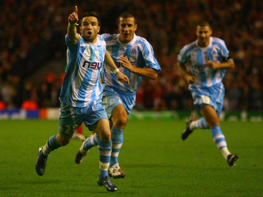Mathieu Valbuena célèbre son but avec l’Olympique de Marseille lors du match de Ligue des champions face à Liverpool à Anfield, le 3 octobre 2007.