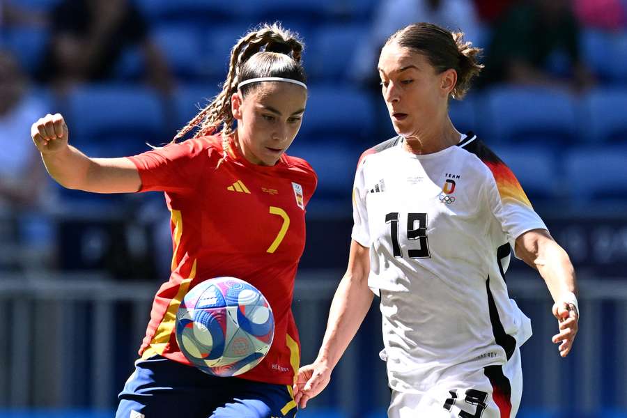 Athenea del Castillo, ante Felicitas Rauch durante el España-Alemania por el bronce olímpico