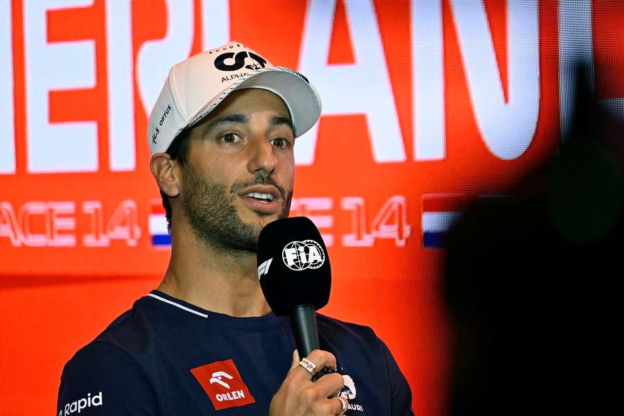 Daniel Ricciardo is na de tweede training richting ziekenhuis gegaan