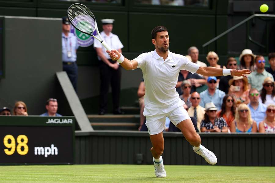 Djokovič sice poprvé na letošním Wimbledonu ztratil set, ale přes Hurkacze se do čtvrtfinále dostal.