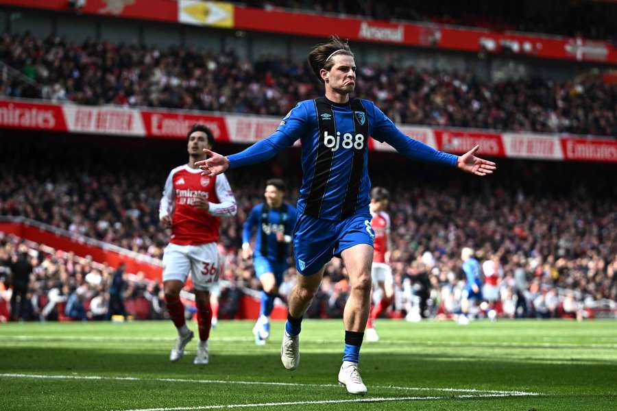 Alex Scott en pleine célébration.