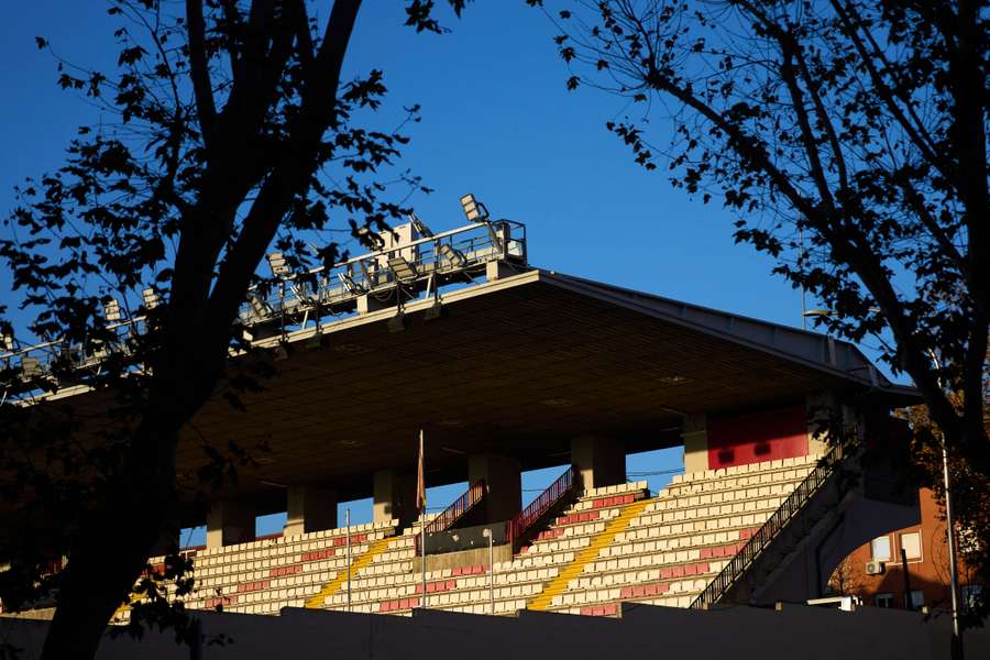 El Rayo se excusa por no dar entradas visitantes al Alavés El Rayo se excusa por no dar entradas visitantes al Alavés