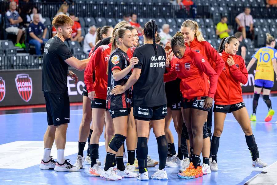 Victorie cu emoții pentru Gloria Bistrița în Liga Campionilor, 32-31 cu DVSC Schaeffler Victorie cu emoții pentru Gloria Bistrița în Liga Campionilor, 32-31 cu DVSC Schaeffler