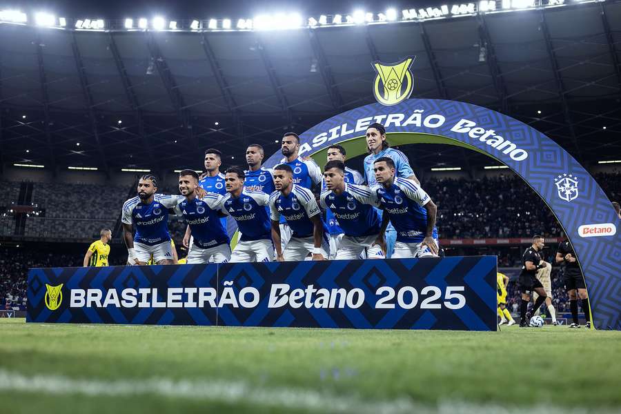 Jogadores do Cruzeiro posam para foto na estreia do Brasileirão