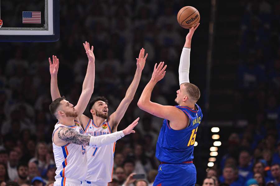 Jokic só faltou fazer chover, mas OKC buscou grande vitória diante de sua torcida 