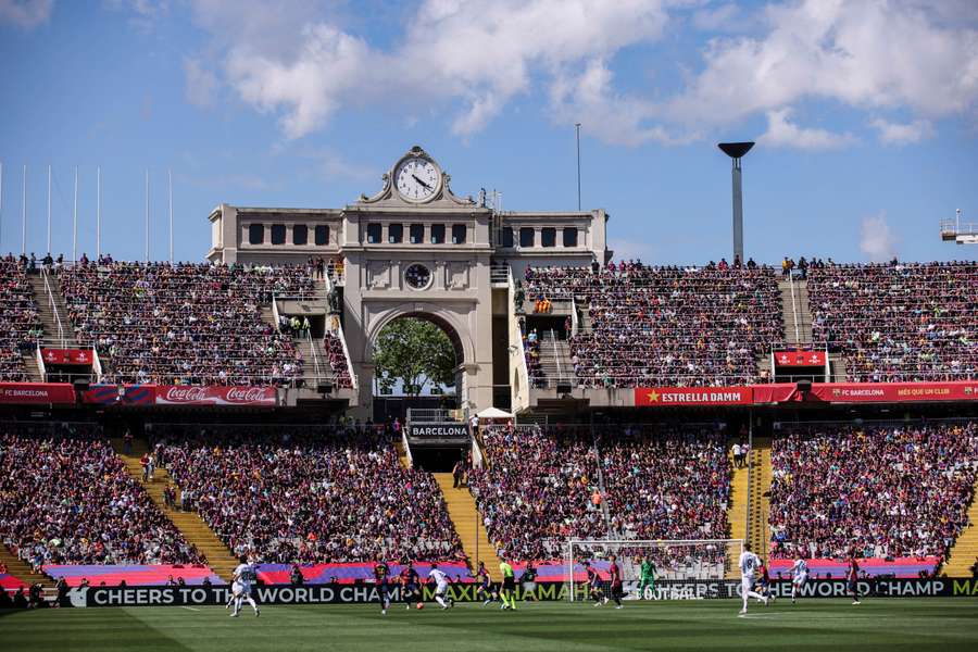 Powrót Barcelony na Camp Nou po raz kolejny opóźniony. W grę wchodzi kolejny sezon gry na Montjuic