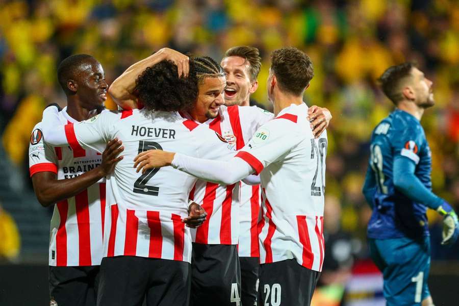 PSV sluit groepsfase af met knappe overwinning in Noorwegen, maar moet play-offs spelen