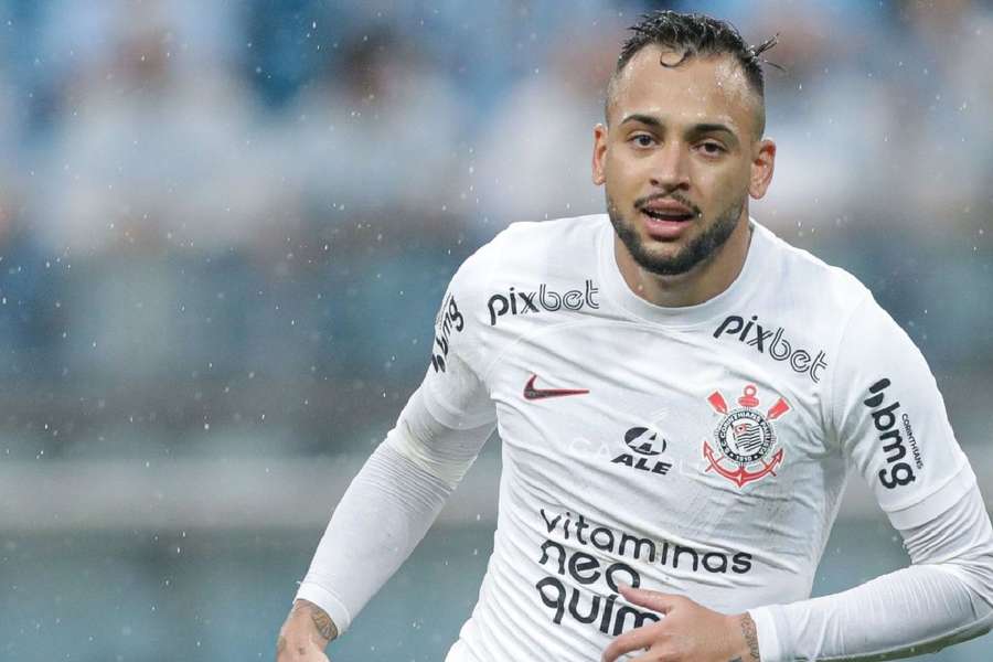 Maycon vem de longo período inativo após cirurgia no  joelho