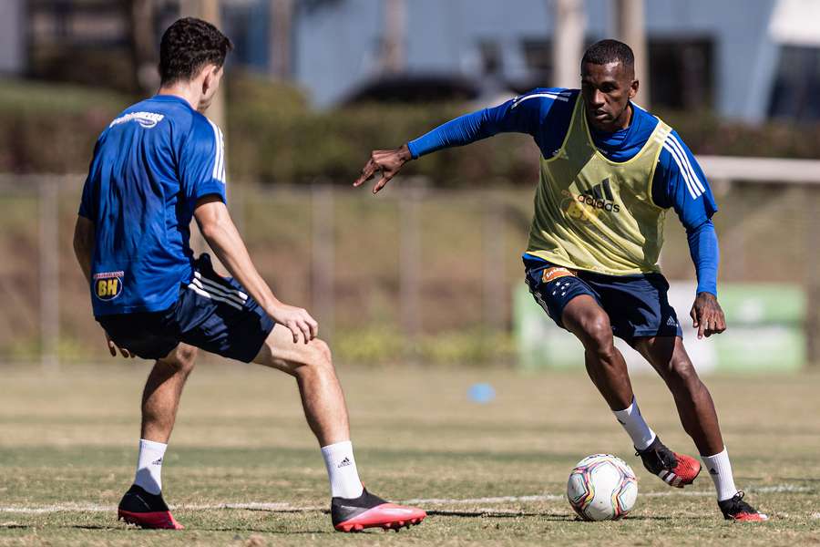 Marllon em treinamento durante sua passagem pelo Cruzeiro