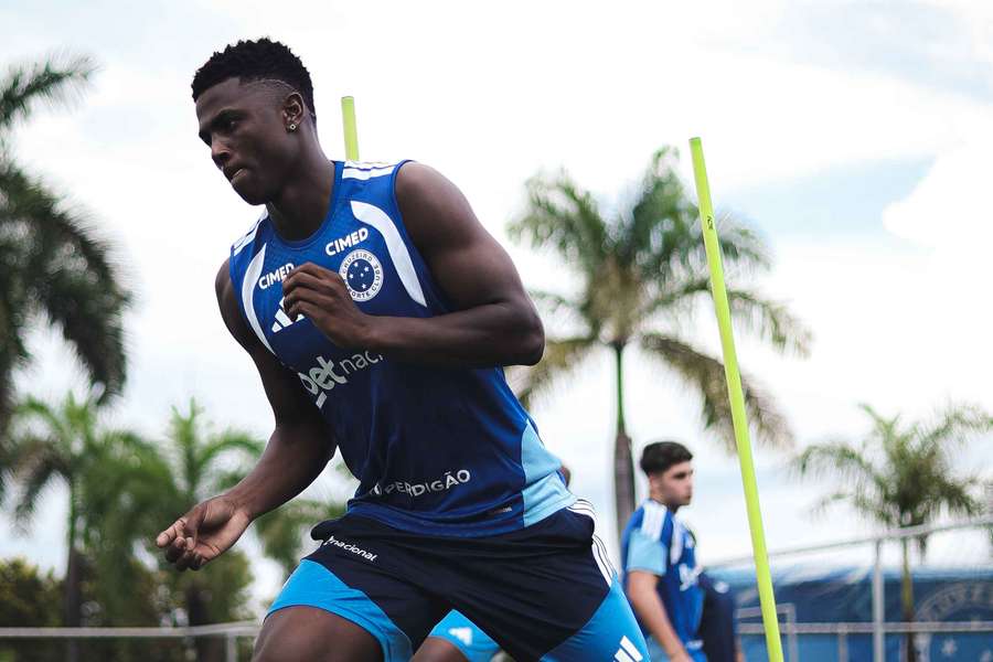 Néiser Villarreal deve fazer sua estreia no Cruzeiro