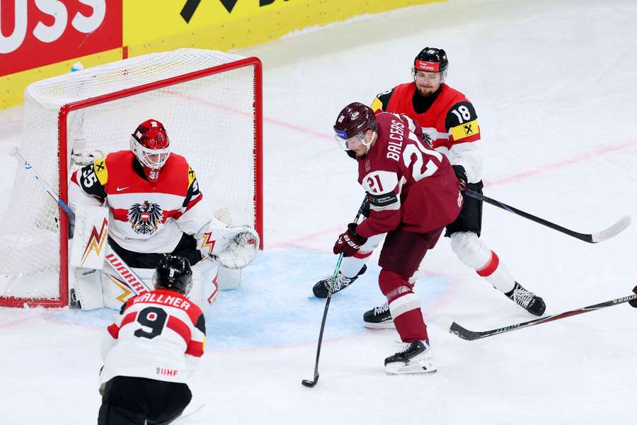 Tolvanen podržal Rakúšanov na ceste za tretím triumfom na šampionáte. Tolvanen podržal Rakúšanov na ceste za tretím triumfom na šampionáte.
