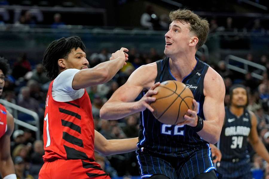 Orlandos Franz Wagner (r.) im Duell mit Portlands Shaedon Sharpe.