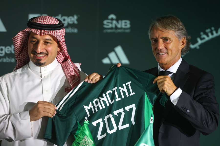 Roberto Mancini firmou contrato com sauditas até 2027