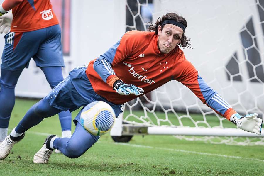 Cássio deverá assumir a titularidade no gol do Cruzeiro a partir deste sábado (13) 