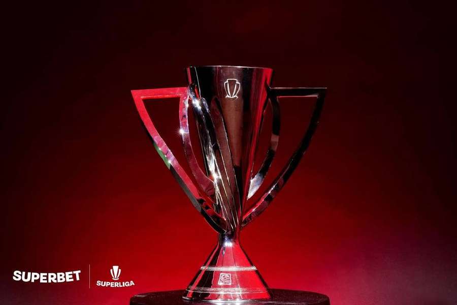 Trofeul acordat campioanei României