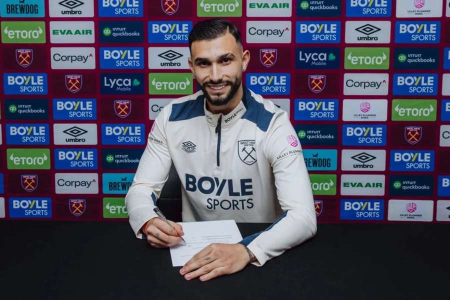 Taty Castellanos se West Hamu na čtyři a půl roku.