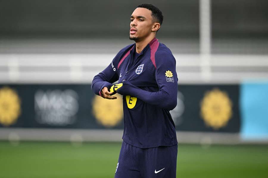 Alexander-Arnold com a seleção de Inglaterra