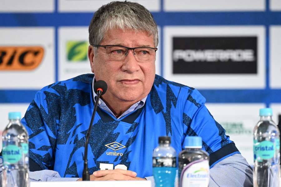 'Bolillo' Gómez, presentado con El Salvador.