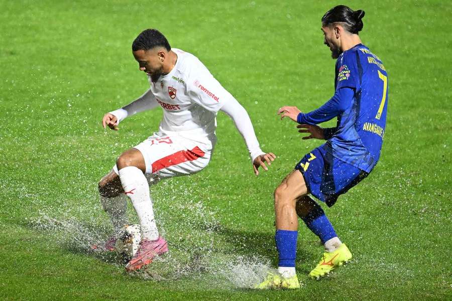 Unirea Slobozia și Dinamo au jucat pe un teren dificil la Clinceni