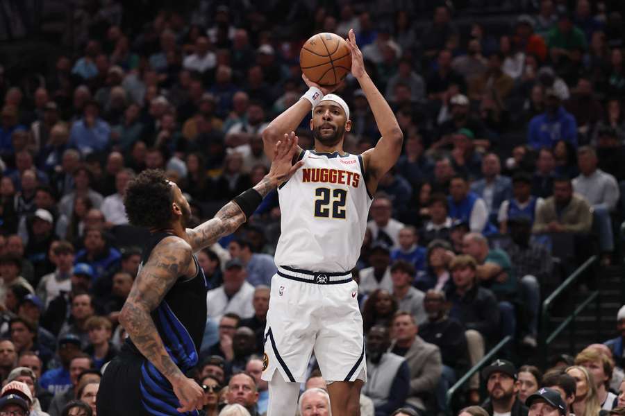 Zeke Nnaji face à Dallas.