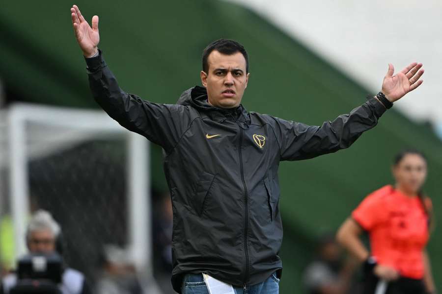 El DT del Corinthians se queja por una jugada