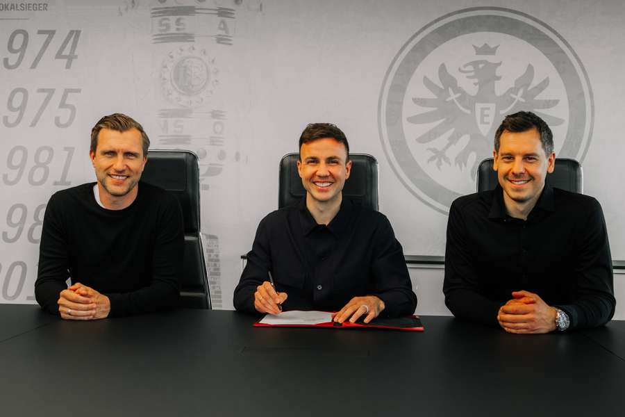 Mario Götze seguirá no Eintracht Frankfurt