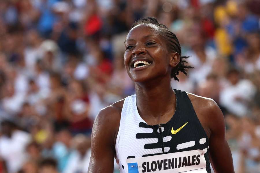 Faith Kipyegon celebrates after winning the women's 1 mile final