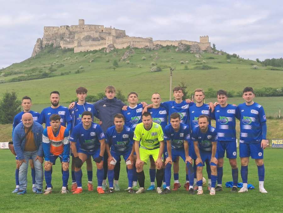 Prostredie okolo štadióna v Spišskom Podhradí patrí k najkrajším na Slovensku. Prostredie okolo štadióna v Spišskom Podhradí patrí k najkrajším na Slovensku.