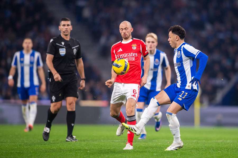 FC Porto e Benfica defrontam-se no domingo FC Porto e Benfica defrontam-se no domingo