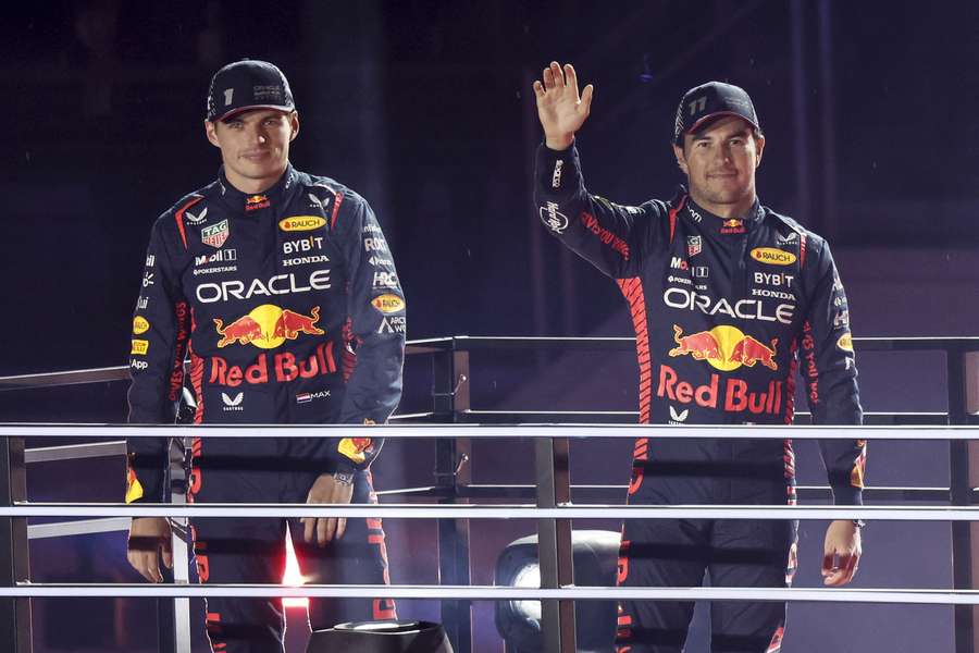 Max Verstappen en Sergio Perez tijdens de openingsshow Max Verstappen en Sergio Perez tijdens de openingsshow