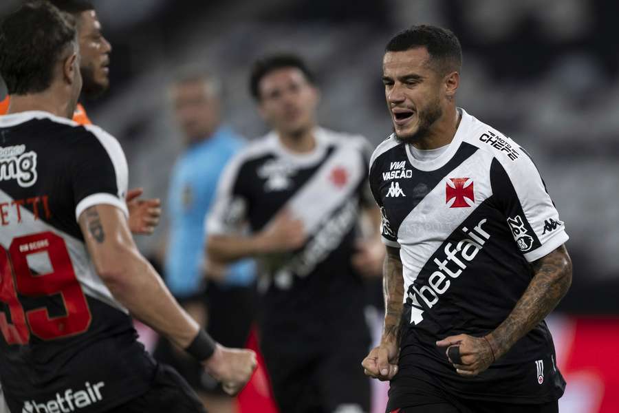 Coutinho marcou duas vezes